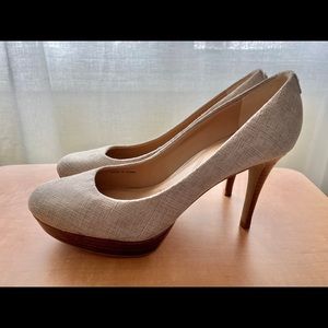 *SOLD* Tahari Sophia Platform Pump, Tan 6.5